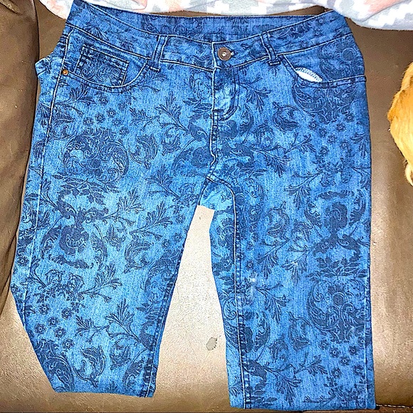 Women's Size 8 Decoded jeans with flower pattern like new - Picture 3 of 9
